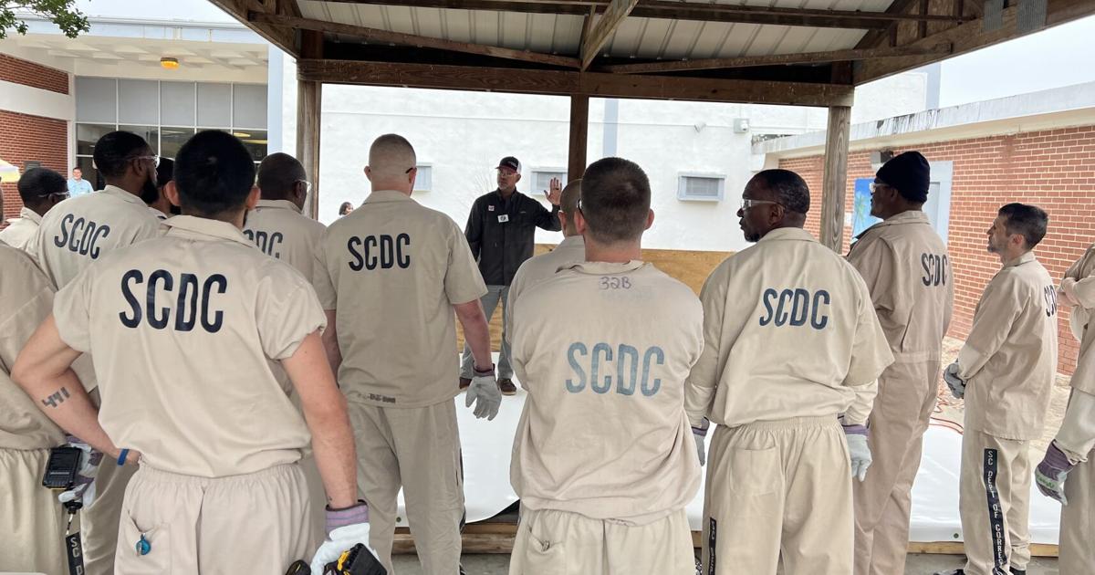 SC inmates train with national roofing company ahead of release | Columbia