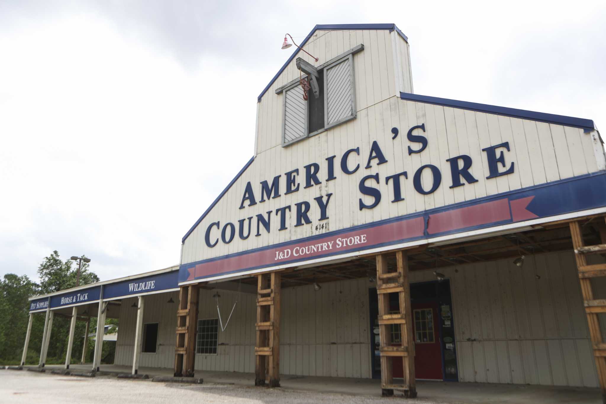 Conroe America’s Country Store site will be roofing company HQ