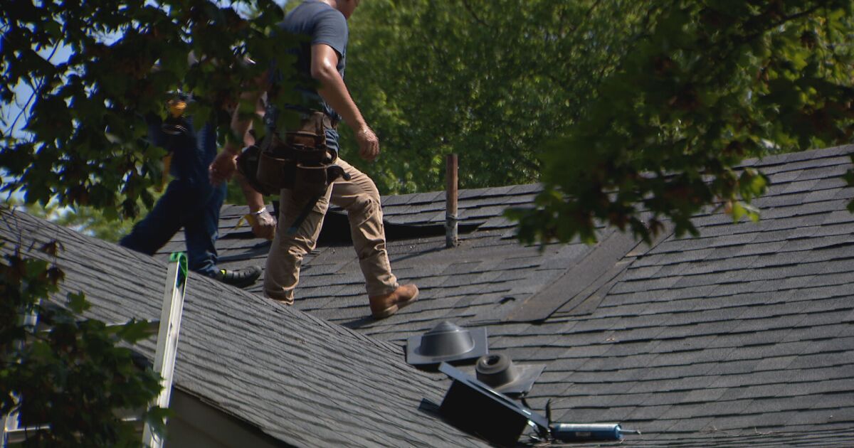 Roofing crews brave sweltering heatwave to keep Nashville covered