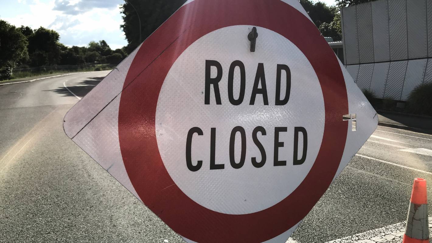 Fallen tree closes road in north Auckland causing ‘lengthy delays’ for commuters