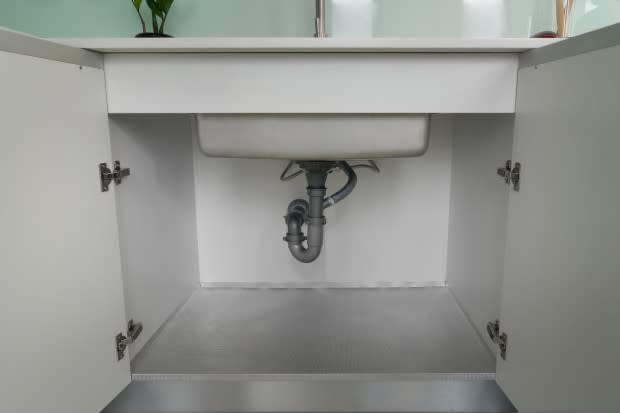 Man’s Nifty Trick Covers up Under Sink Plumbing and Creates Storage Space