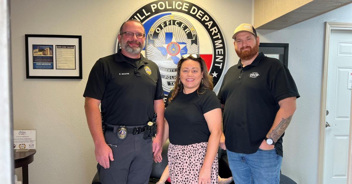 Vaquero Plumbing, Texas Taco Kitchen team up to give gift cards to local police | News